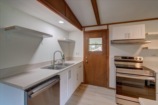 Building Photo - 6404 Maywood Ave