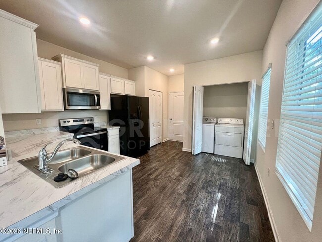 Building Photo - 294 Aralia Ln