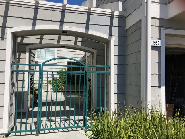 Entryway - 563 Shoal Cir