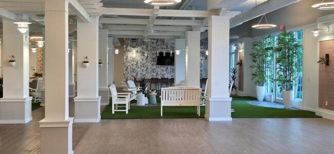 Building Photo - Father Marquess - Barry Apartments
