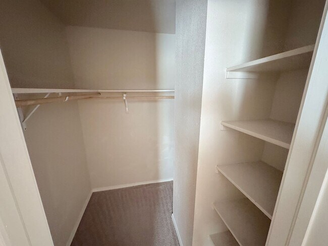 Building Photo - Sandstone Ranch Estates 4Bed/2.5bath Refrig A/C!