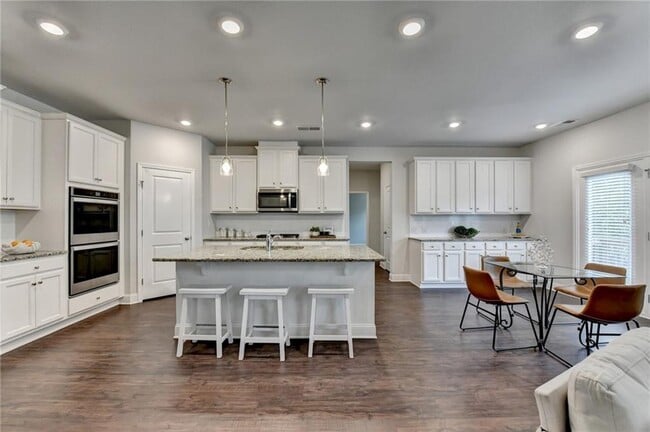 Building Photo - 2017 Yvette Wy