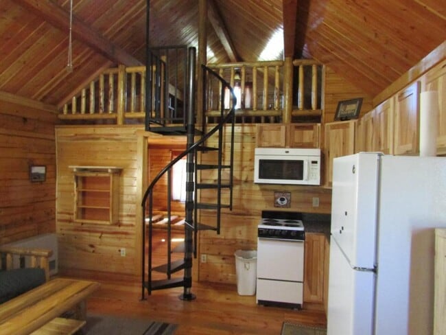Building Photo - 517 MT-200