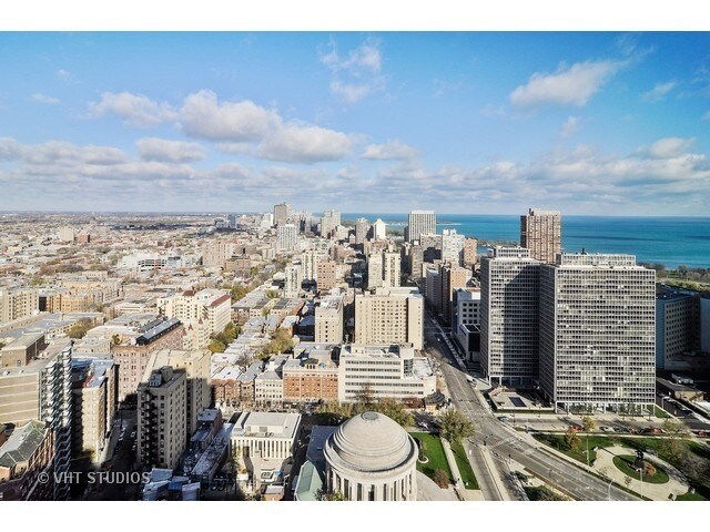 Building Photo - 2650 N Lakeview Ave