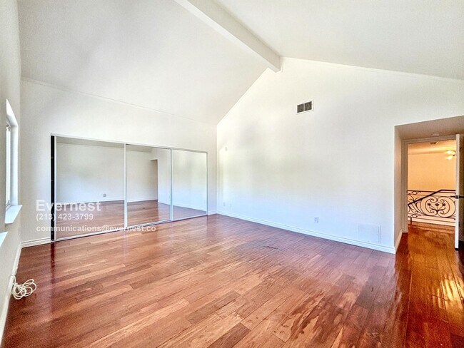 Building Photo - 10211 Clematis Ct