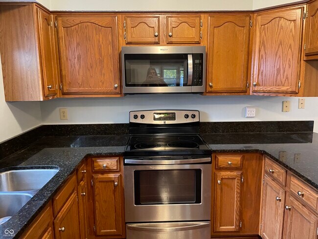 Building Photo - 9161 Champton Dr