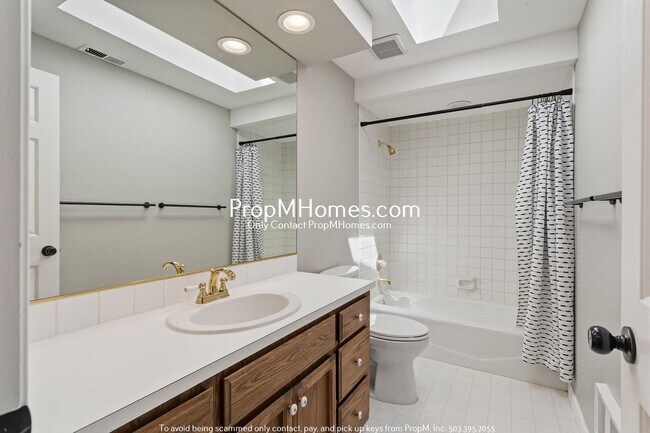 Building Photo - Updated Three Bedroom Home in Tigard!