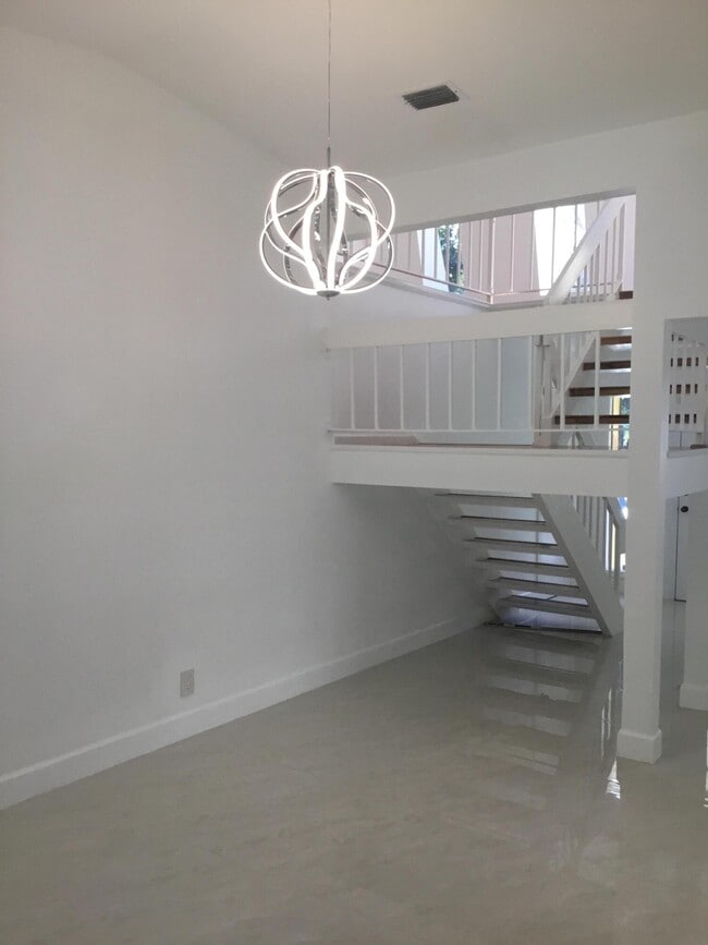 Building Photo - 1094 Raintree Ct