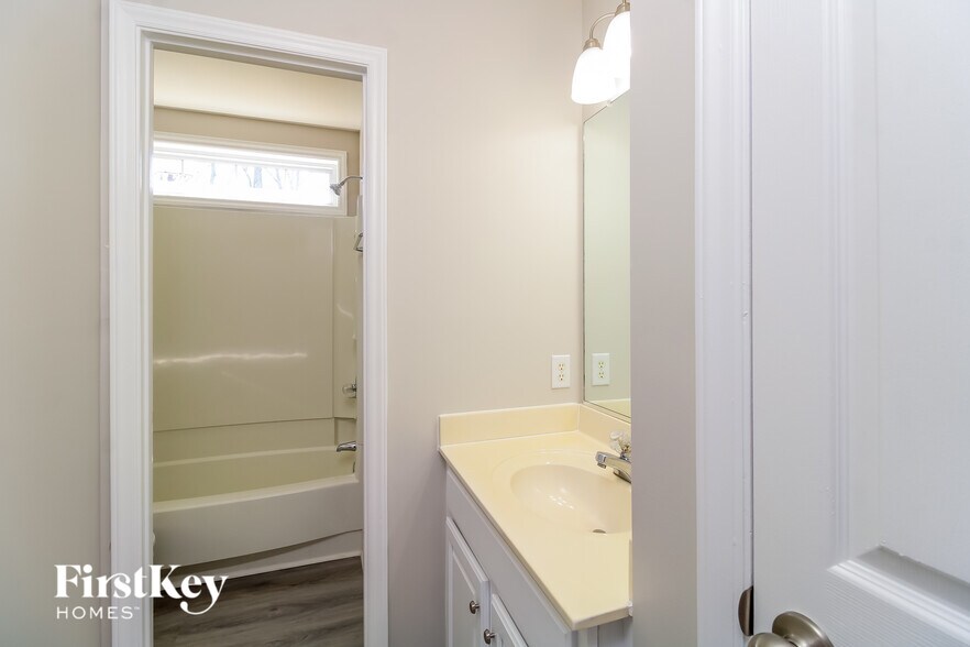 Building Photo - 1506 Glenn Meade Dr