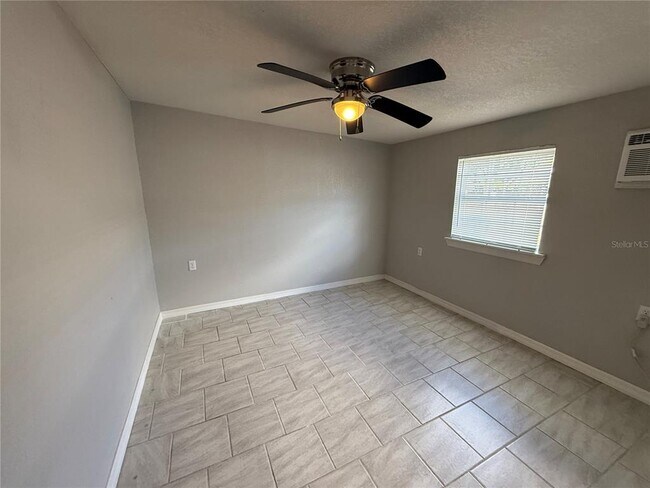 Building Photo - 5208 Hill Dr