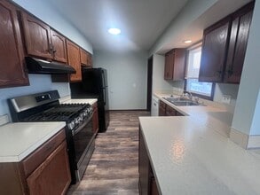 Building Photo - Rockford Schools!  4-Bedroom Duplex