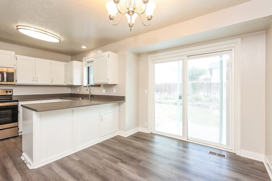 Building Photo - 9709 E Annalyn Dr