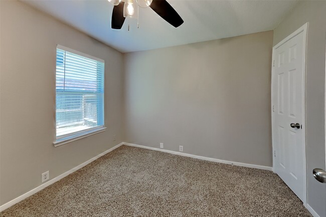 Building Photo - 10202 Dr Peridot Cove
