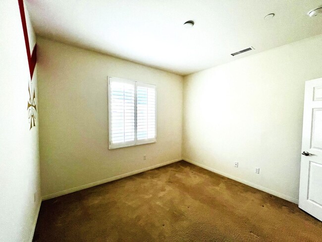 Building Photo - Beautiful 4 Bedroom, 2.5 Baths Single Family Home with 3 Car Tandem Parking Garage and Backyard w...