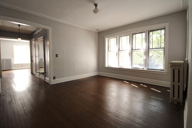 Primary Photo - 3 bedroom in Chicago IL 60626