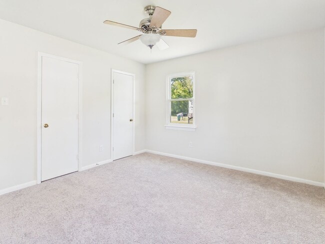 Building Photo - 2336 Sara Ln