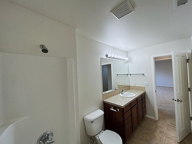 Building Photo - Beautifully appointed 4-Bedroom 2-bathroom...