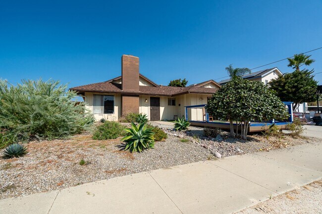 Building Photo - Furnished 4BR Oceanside Retreat w/ Pool Table, Home Gym & Utilities Included