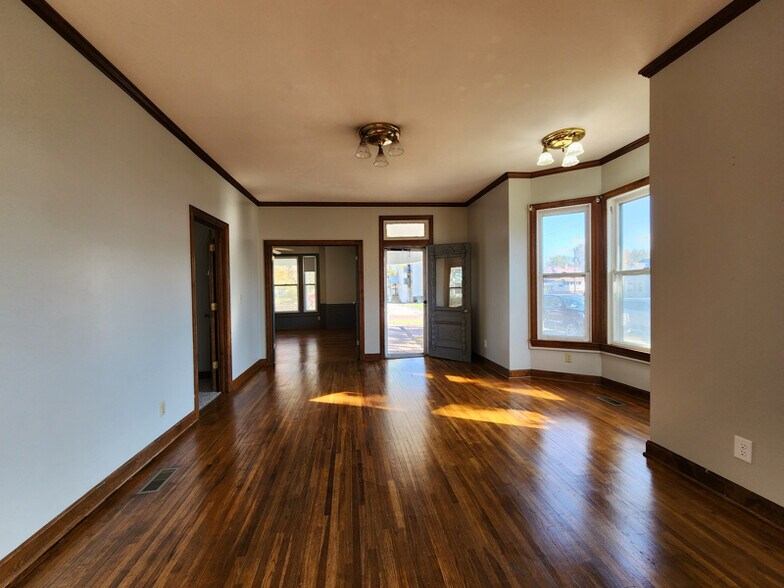 Building Photo - 1008 Vine St