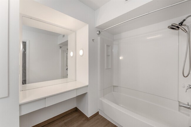 Building Photo - 4040 San Felipe St