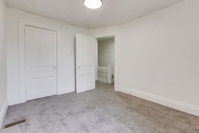 Building Photo - 112 Tecumseh St