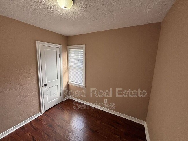 Building Photo - 1706 Meadow Ave