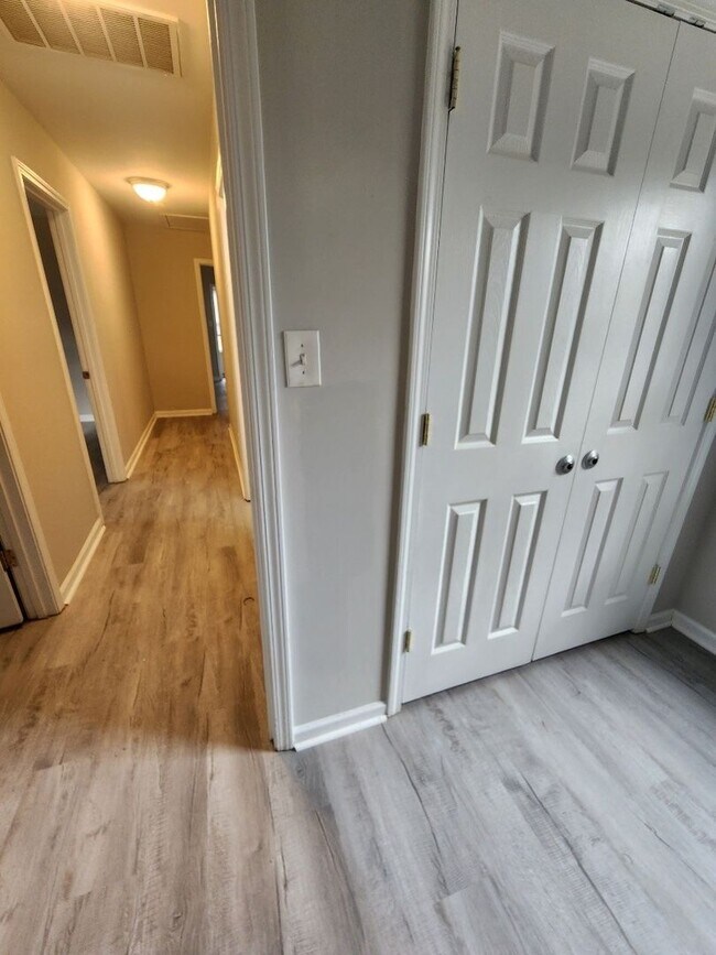 Building Photo - Single Family Home Available for Rent!