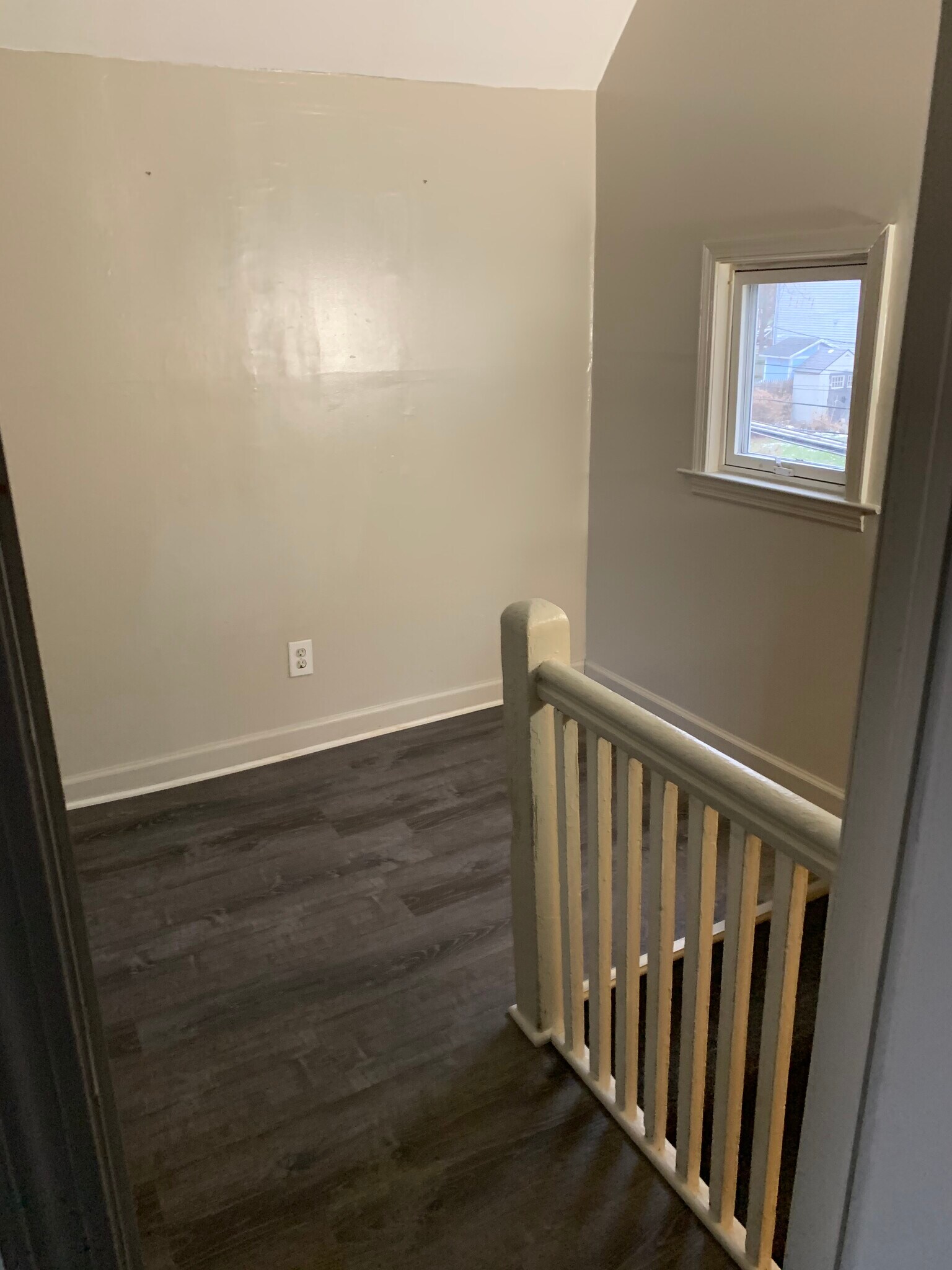 Building Photo - 42 1/2 Alexander St