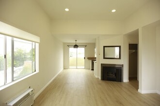 Building Photo - 833 Orange Grove Ave