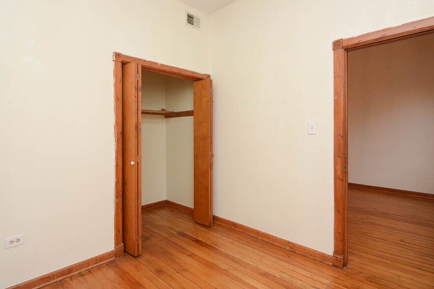 Building Photo - 2827 N Milwaukee Ave