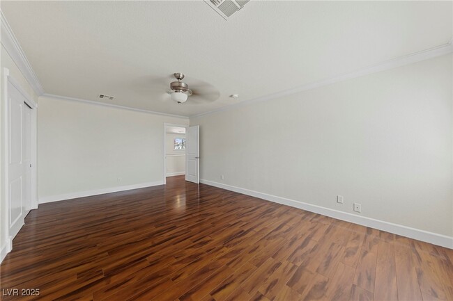 Building Photo - 144 E Robindale Rd