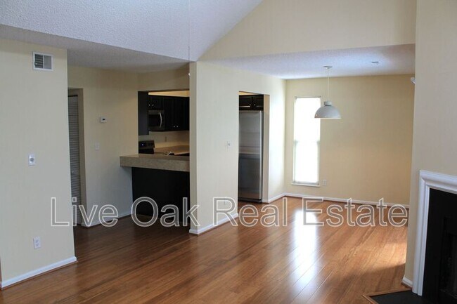 Building Photo - 514 24th St