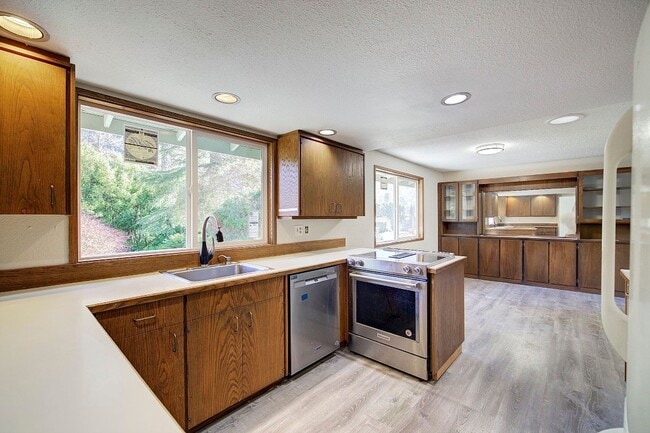 Building Photo - 3bd/2ba North Bend House