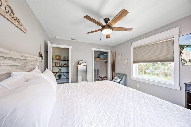 Building Photo - 366 W Osceola Ln