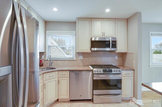 Building Photo - 3316 Beverly Rd