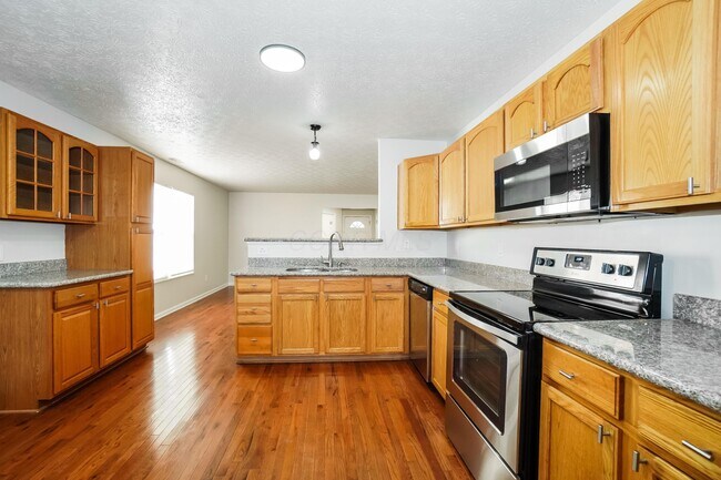 Building Photo - 3853 Sugarbark Dr