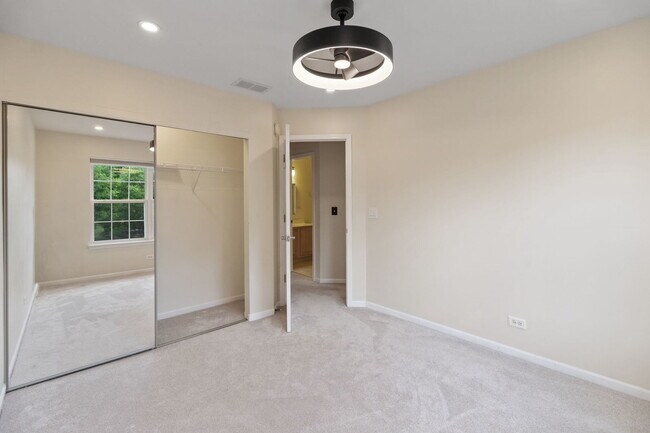 Building Photo - 3057 Serenity Ln