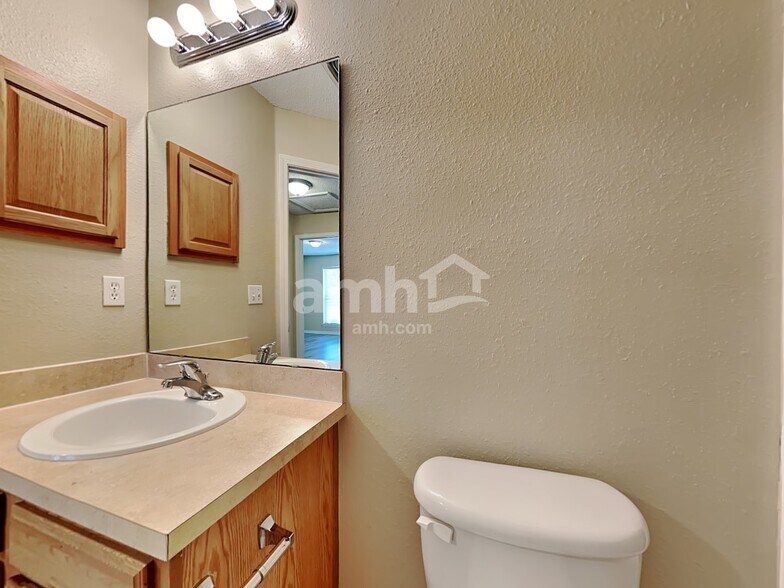 Building Photo - 9215 Hawkeye Dr