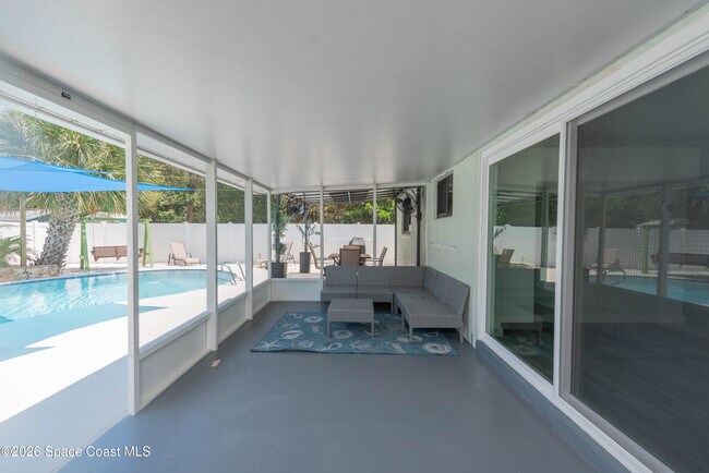 Building Photo - 347 S Lakeside Dr