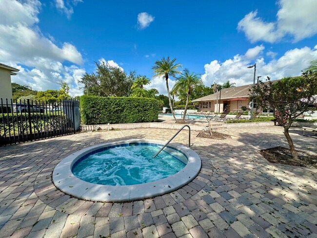 Building Photo - 640 Cypress Club Way