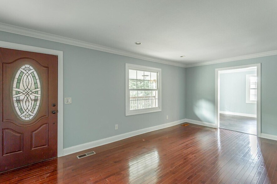 Building Photo - 1032 S Seminole Dr