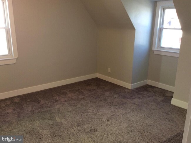 Building Photo - 1168 Romano Ave