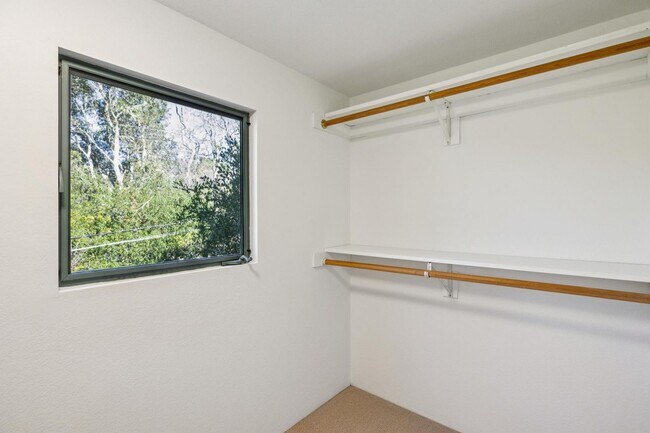 Building Photo - Charming 4BR Home Available in Private Portola Valley Cul de Sac