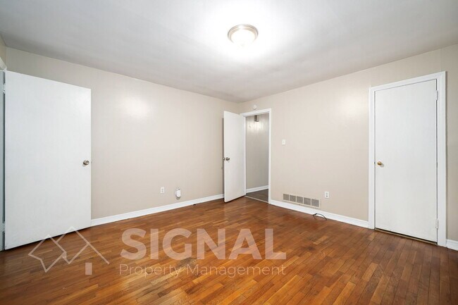 Building Photo - 5117 Highland Ave