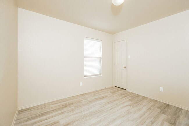 Building Photo - 3022 Aspen Mdw