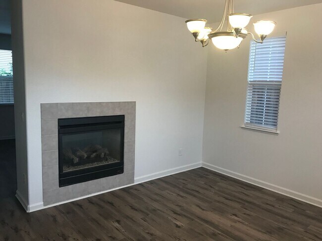 Building Photo - 4BR|2.5BA Townhome w/Garage|Yard|Water |Se...