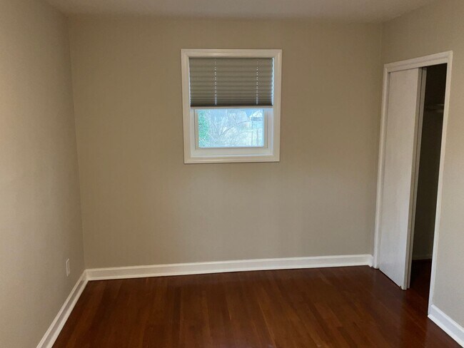 Building Photo - Fully updated 4BR 2BA single family brick home in Connecticut Ave Estates