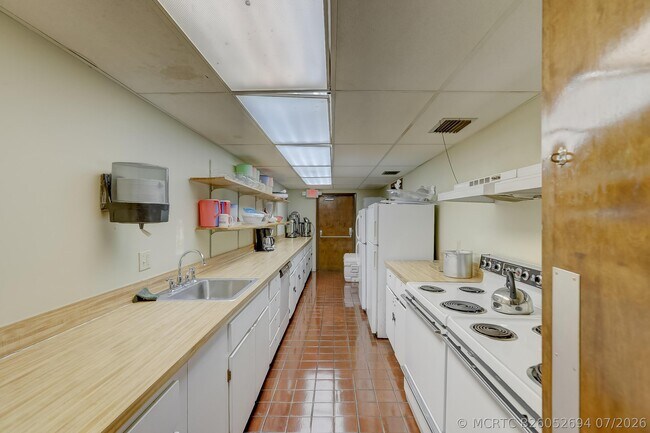 Building Photo - 6751 N University Dr