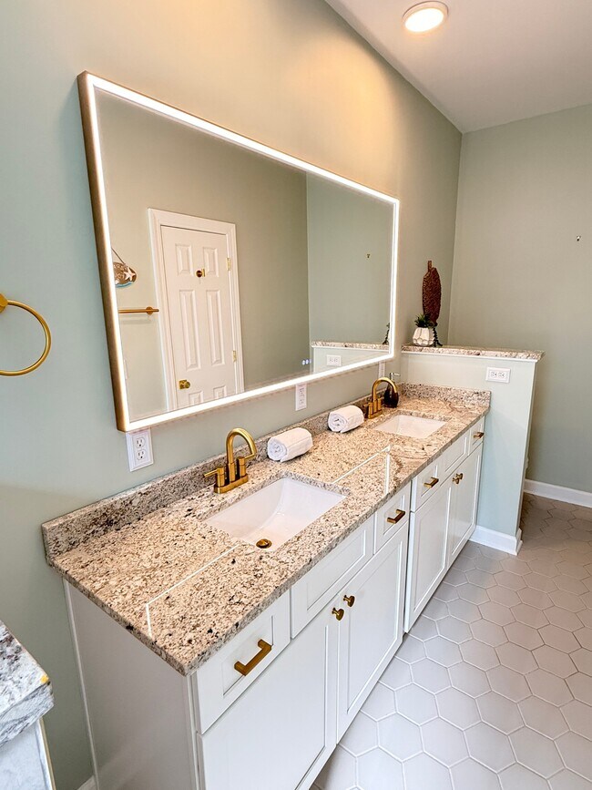 Building Photo - 1371 Hopton Cir