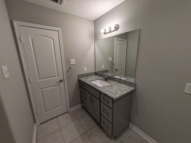 Building Photo - 610 Craig St